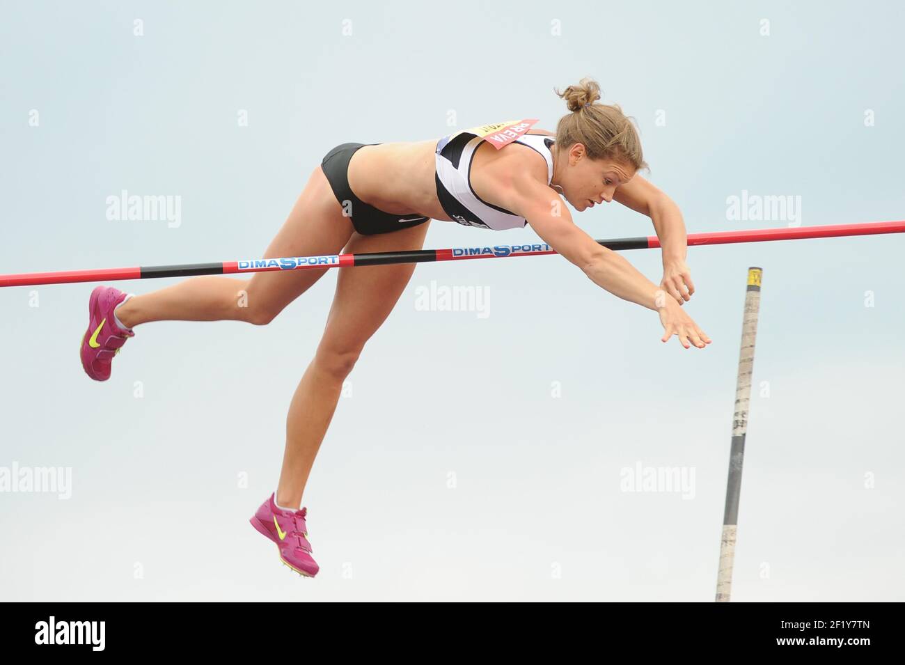 Marion Lotout (FRA) sur Pole Vault Women lors des championnats d'élite français 2014, au stade Georges-Hebert, Reims, France, le 12 juillet 2014. Photo Stephane Kempinaire / KMSP / DPPI Banque D'Images