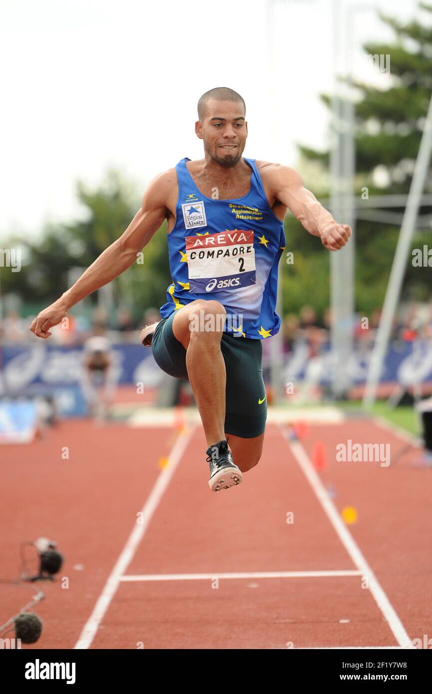 Benjamin Compaore (FRA) sur Triple Jump Men lors des Championnats de France élite 2014, au Stade Georges-Hebert, Reims, France, le 12 juillet 2014. Photo Stephane Kempinaire / KMSP / DPPI Banque D'Images