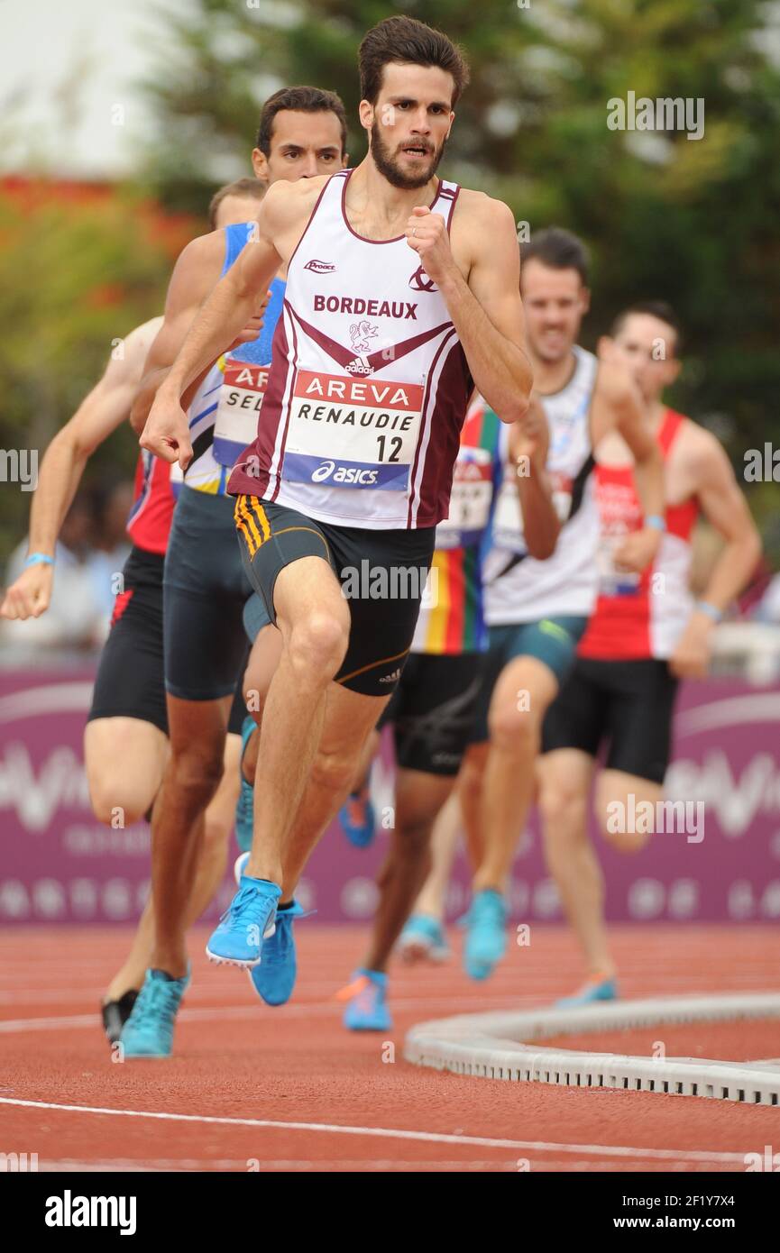 Paul Renaudie (FRA) sur 800 m hommes pendant les Championnats d'élite français 2014, au Stade Georges-Hebert, Reims, France, le 12 juillet 2014. Photo Stephane Kempinaire / KMSP / DPPI Banque D'Images