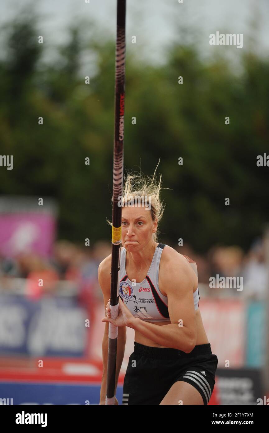 Vanessa Boslak (FRA) sur Pole Vault Women lors des Championnats de France élite 2014, au Stade Georges-Hebert, Reims, France, le 12 juillet 2014. Photo Stephane Kempinaire / KMSP / DPPI Banque D'Images