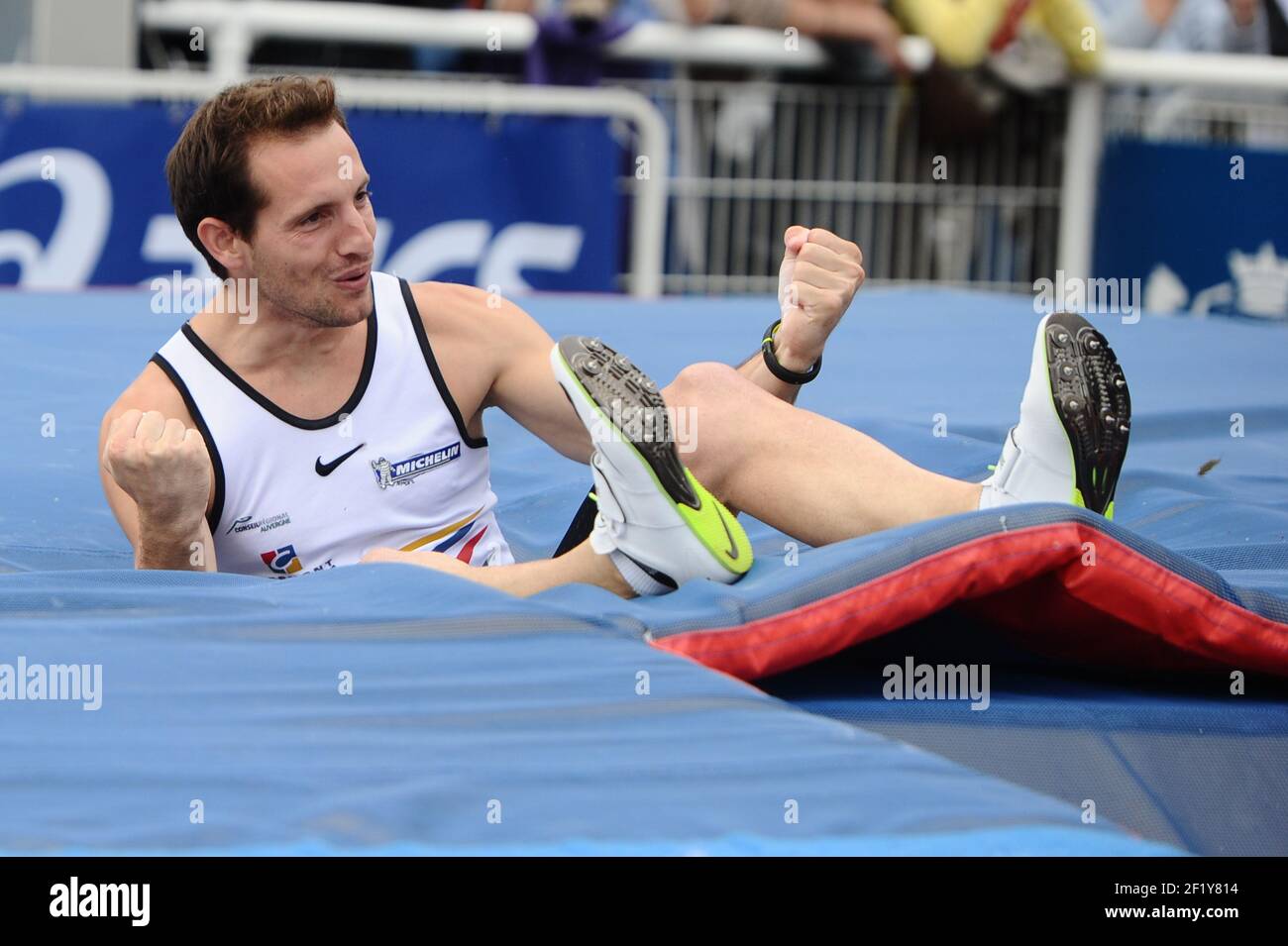 Renaud Lavillenie (FRA) sur le Pole Vault lors des Championnats de France élite 2014, au Stade Georges-Hebert, Reims, France, le 13 juillet 2014. Photo Stephane Kempinaire / KMSP / DPPI Banque D'Images