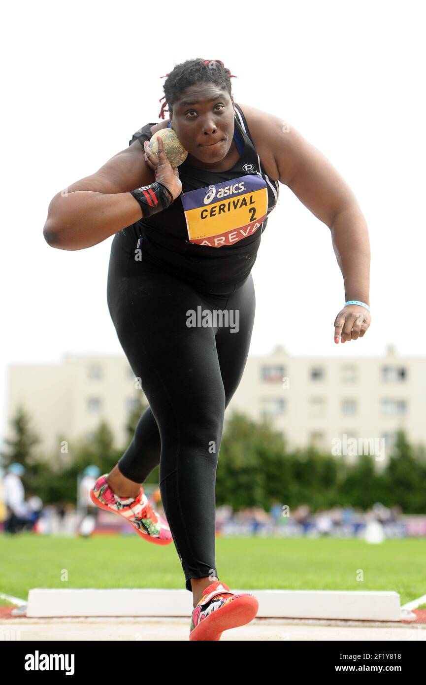 Jessica Cerival (FRA) en tir mis lors des Championnats de France élite 2014, au Stade Georges-Hebert, Reims, France, le 13 juillet 2014. Photo Stephane Kempinaire / KMSP / DPPI Banque D'Images