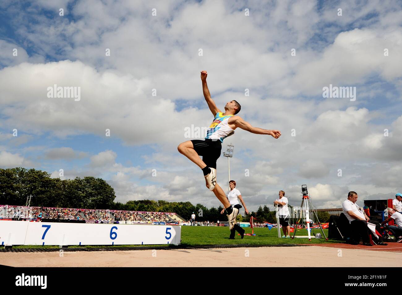 Salim SQdiri (FRA) sur le long saut lors des championnats d'élite français 2014, au stade Georges-Hebert, Reims, France, le 13 juillet 2014. Photo Stephane Kempinaire / KMSP / DPPI Banque D'Images