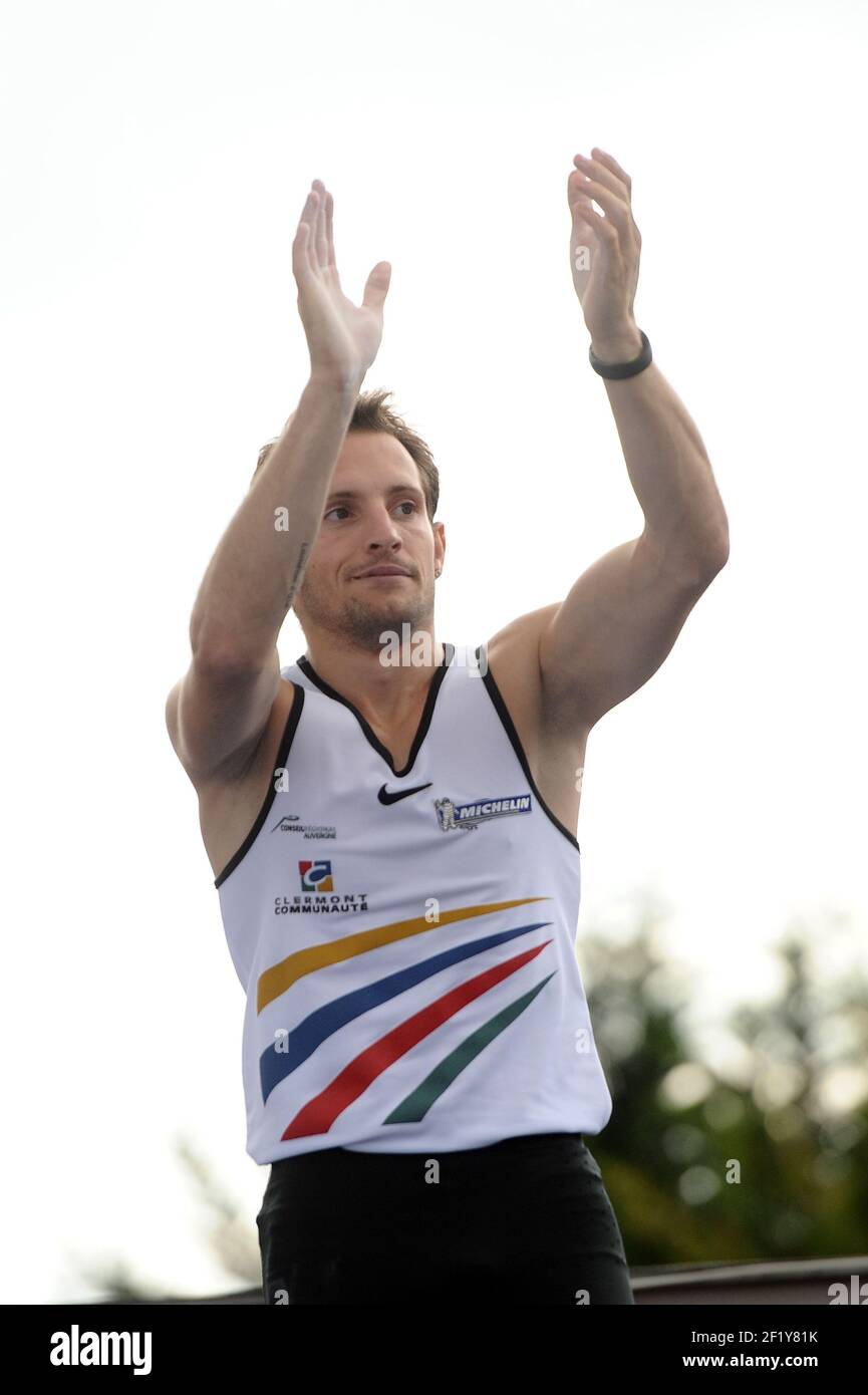 Renaud Lavillenie (FRA) sur le Pole Vault lors des Championnats de France élite 2014, au Stade Georges-Hebert, Reims, France, le 13 juillet 2014. Photo Stephane Kempinaire / KMSP / DPPI Banque D'Images