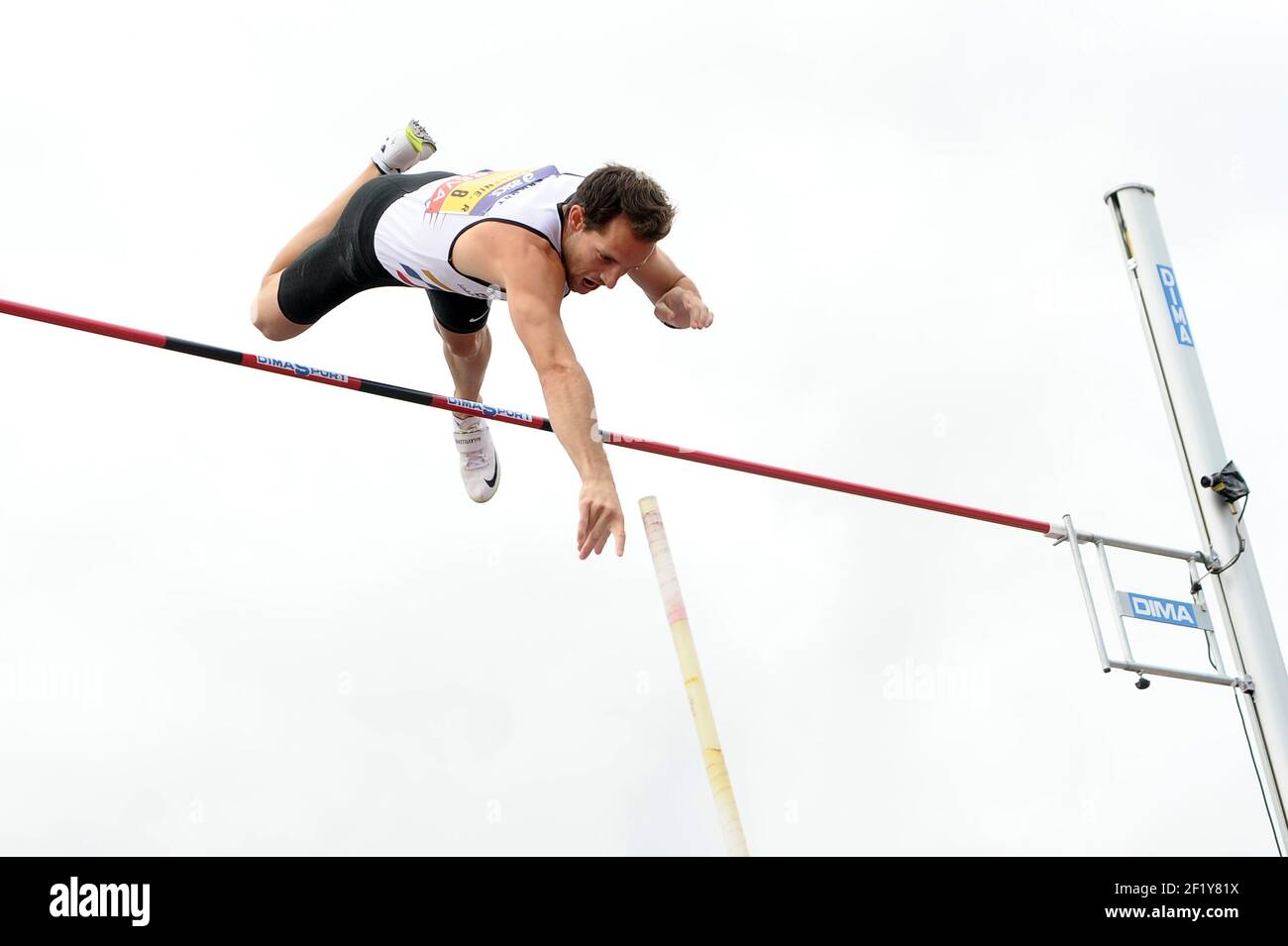 Renaud Lavillenie (FRA) sur le Pole Vault lors des Championnats de France élite 2014, au Stade Georges-Hebert, Reims, France, le 13 juillet 2014. Photo Stephane Kempinaire / KMSP / DPPI Banque D'Images