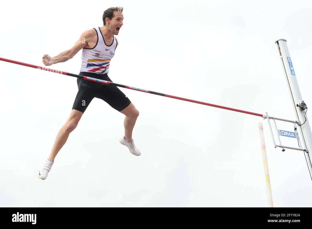 Renaud Lavillenie (FRA) sur le Pole Vault lors des Championnats de France élite 2014, au Stade Georges-Hebert, Reims, France, le 13 juillet 2014. Photo Stephane Kempinaire / KMSP / DPPI Banque D'Images
