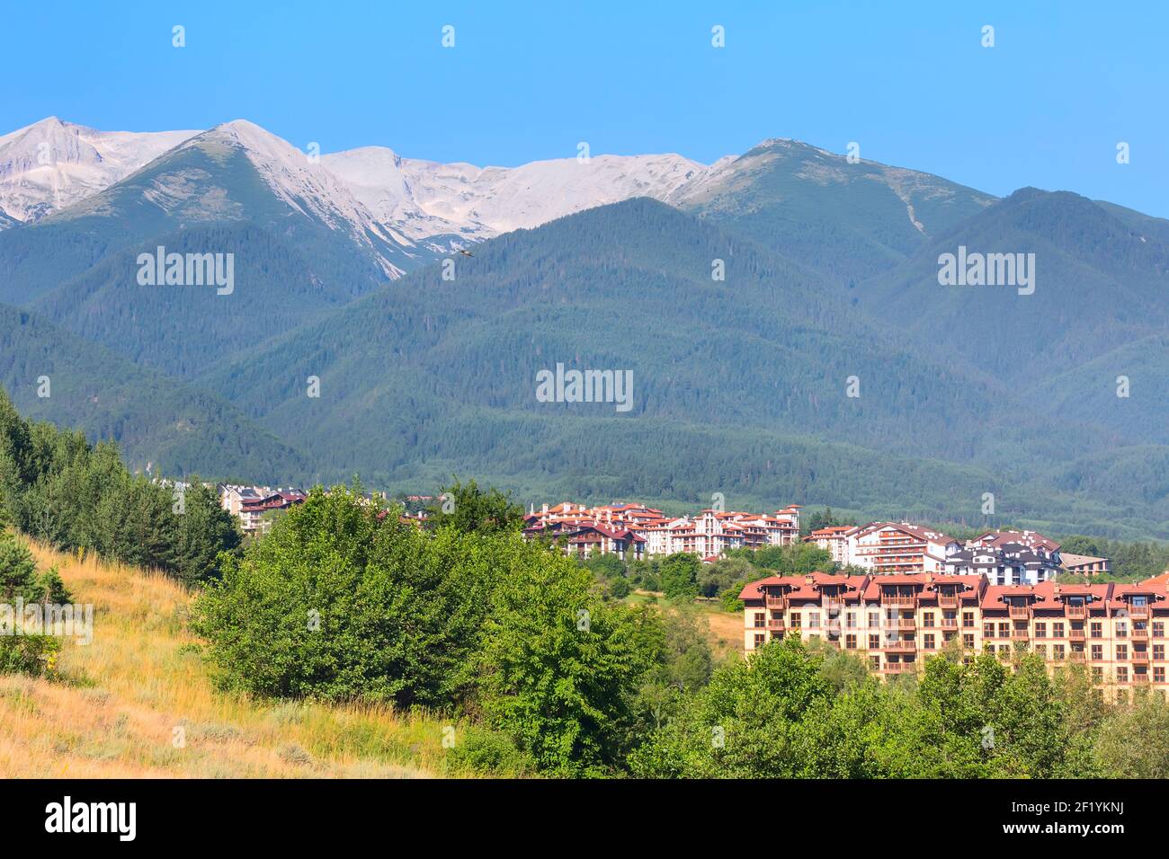 Panorama d'été en bulgare toute saison station Bansko, Bulgarie Banque D'Images