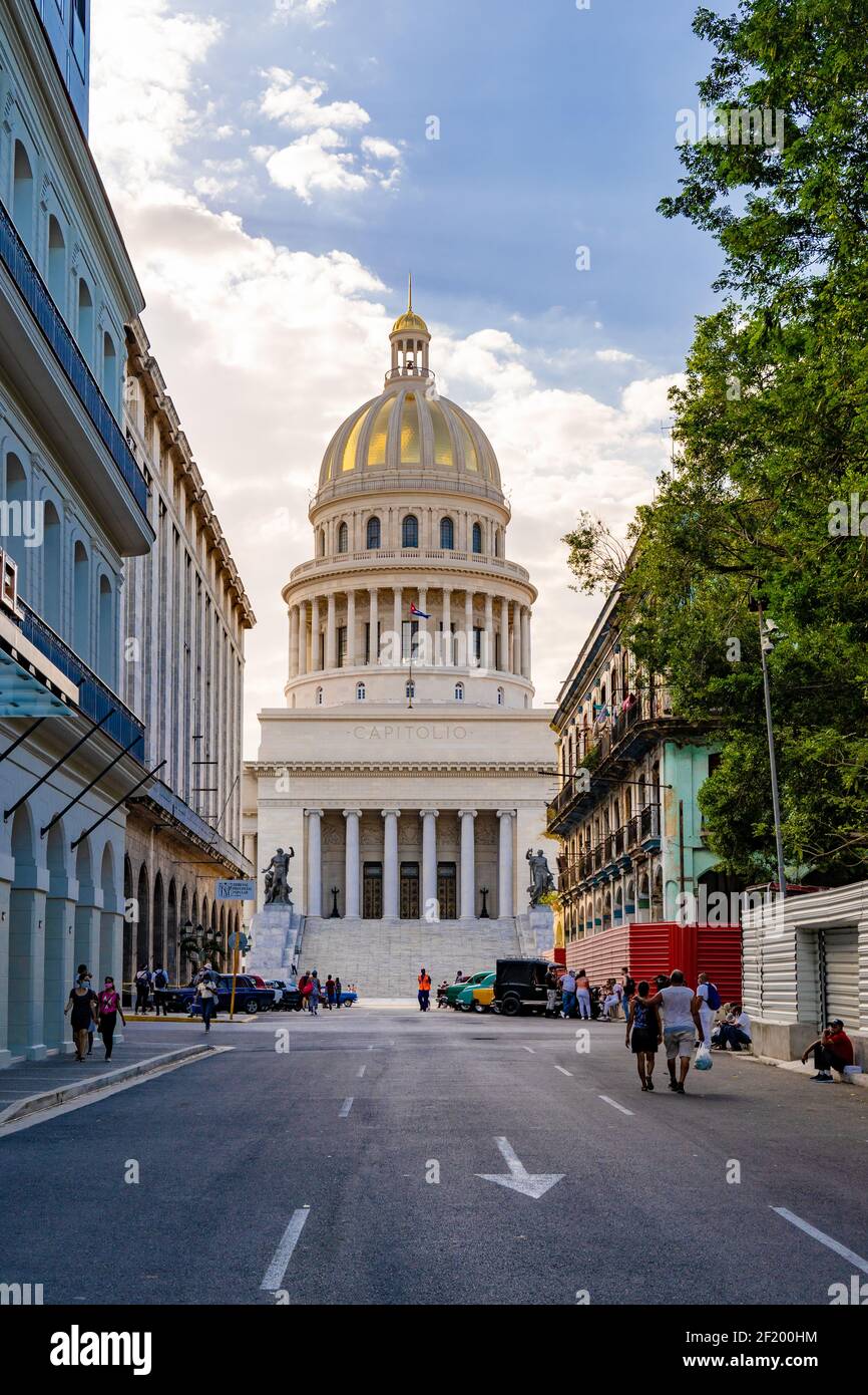 La Havane Cuba. 25 novembre 2020 : vue extérieure du Capitole de la Havane, une zone visitée par les touristes et les Cubains Banque D'Images