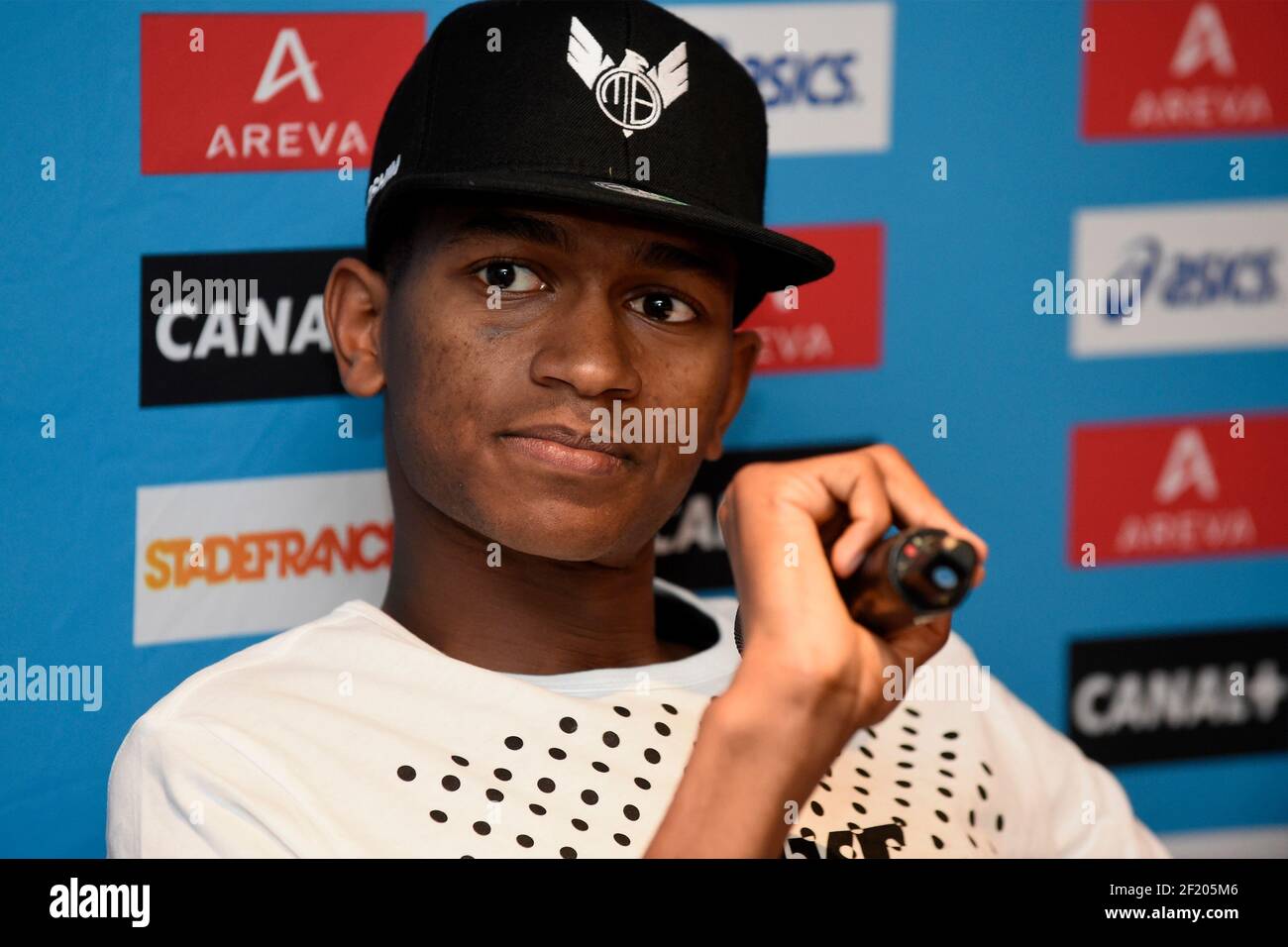 Mutaz Essa Barshim du Qatar répond aux questions lors de la Conférence de presse de la Ligue des diamants, rencontre Areva 2015, au Mercure Paris Centre Eiffel, Paris, France, le 3 juillet 2015 - photo Jean-Marie Hervio / KMSP / DPPI Banque D'Images