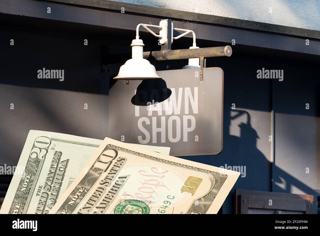 Un magasin de prêt sur gage et des billets d'Amérique et de dollars Banque D'Images