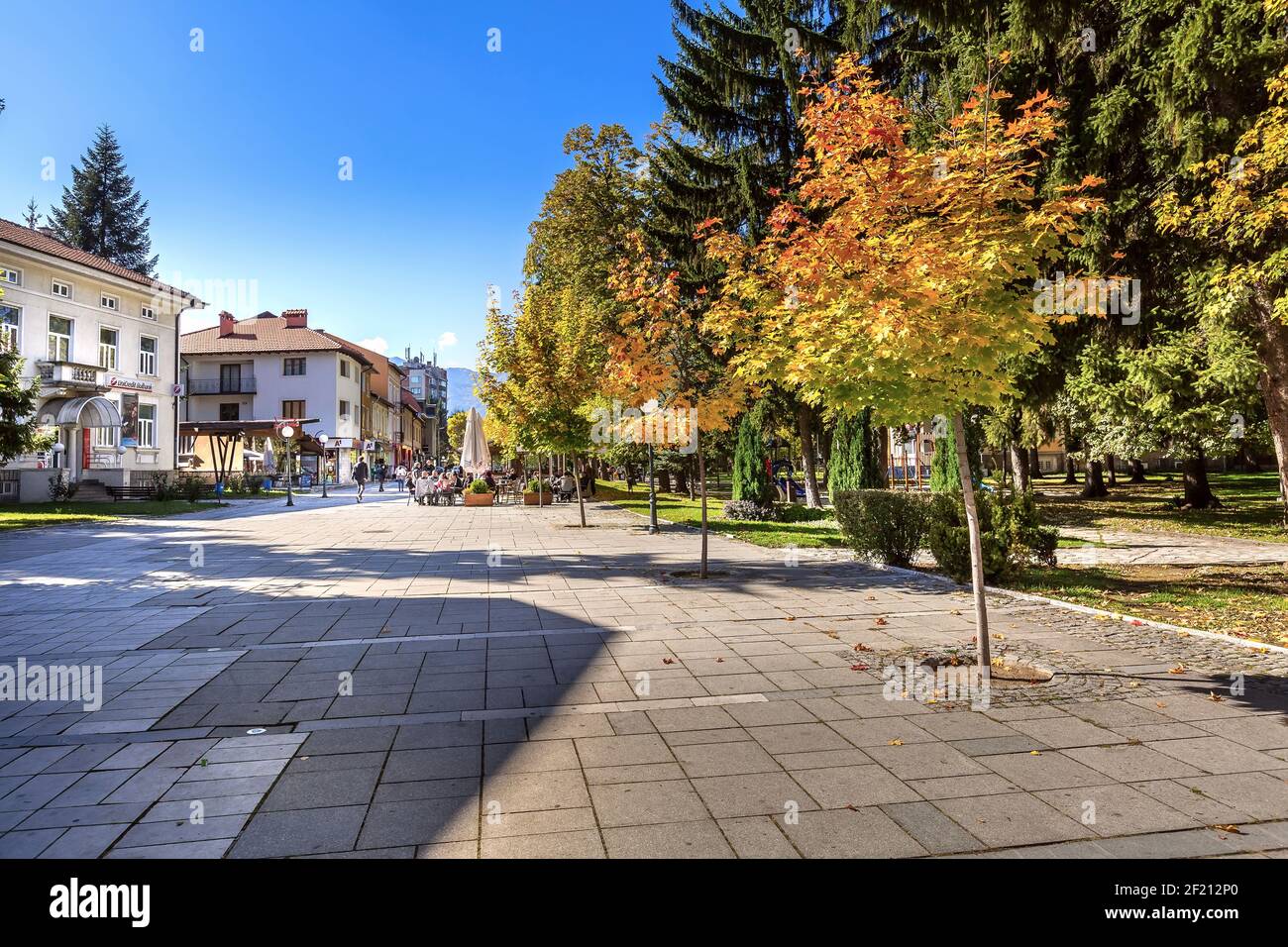 Razlog, Bulgarie vue sur la place d'automne Banque D'Images