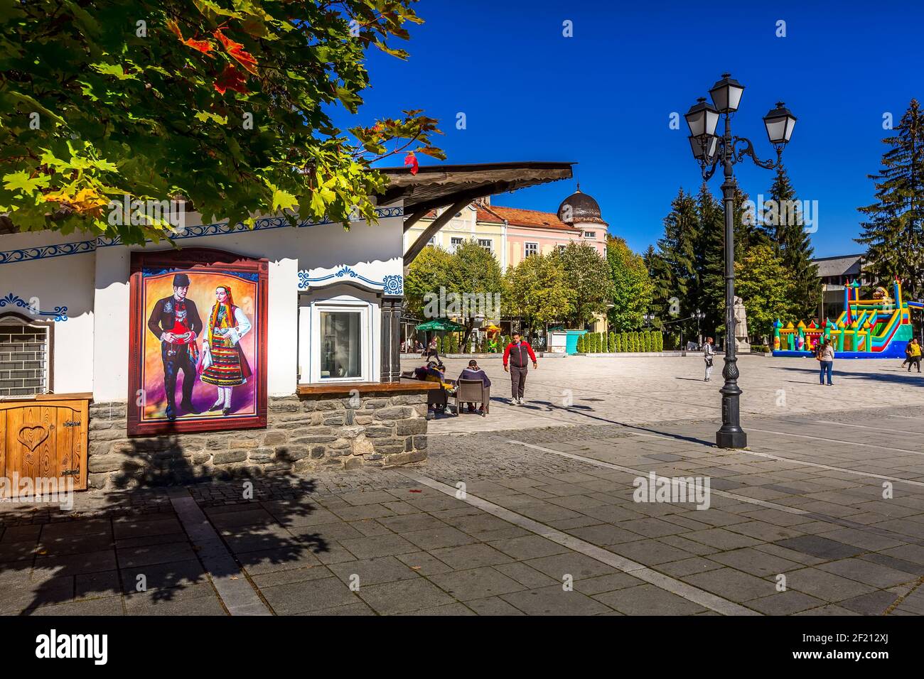 Razlog, Bulgarie vue sur la place d'automne Banque D'Images