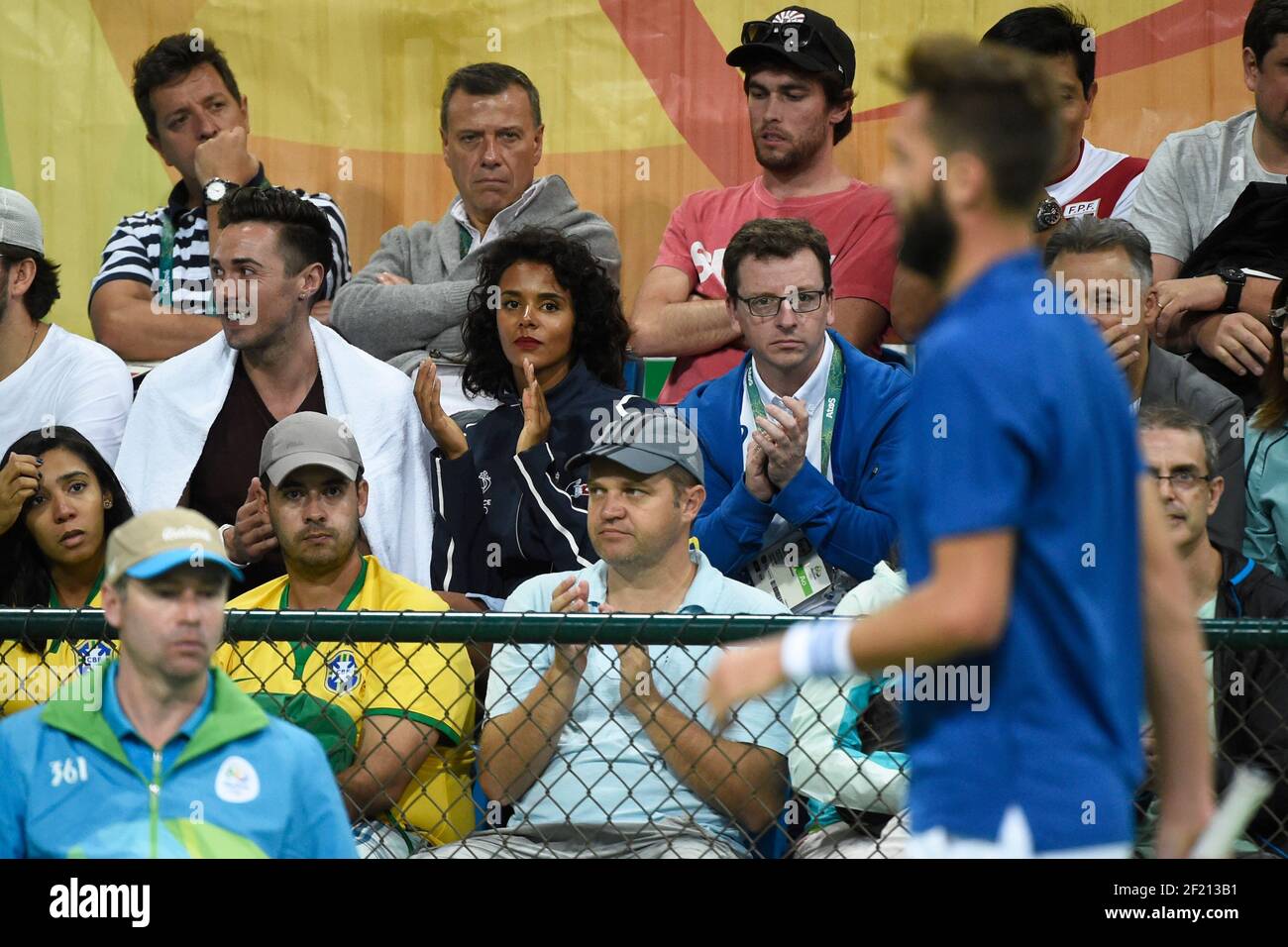 Singer Shy'm regarde le français Benoit PAIRE en action lors de son match individuel des hommes de tennis contre Lukas Rosol de la République tchèque lors des Jeux Olympiques RIO 2016, tennis, le 7 août 2016, à Rio, Brésil - photo Jean-Marie Hervio / KMSP / DPPI Banque D'Images