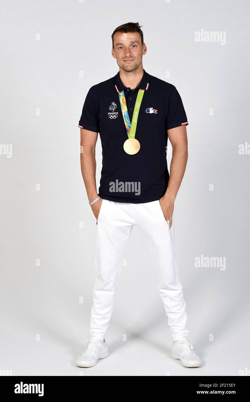 Médaillé d'or français au slalom de kayak Denis Gargaud pose au club France, lors des Jeux Olympiques RIO 2016, le 9 août 2016, à Rio, Brésil - photo Philippe Millereau / KMSP / DPPI Banque D'Images