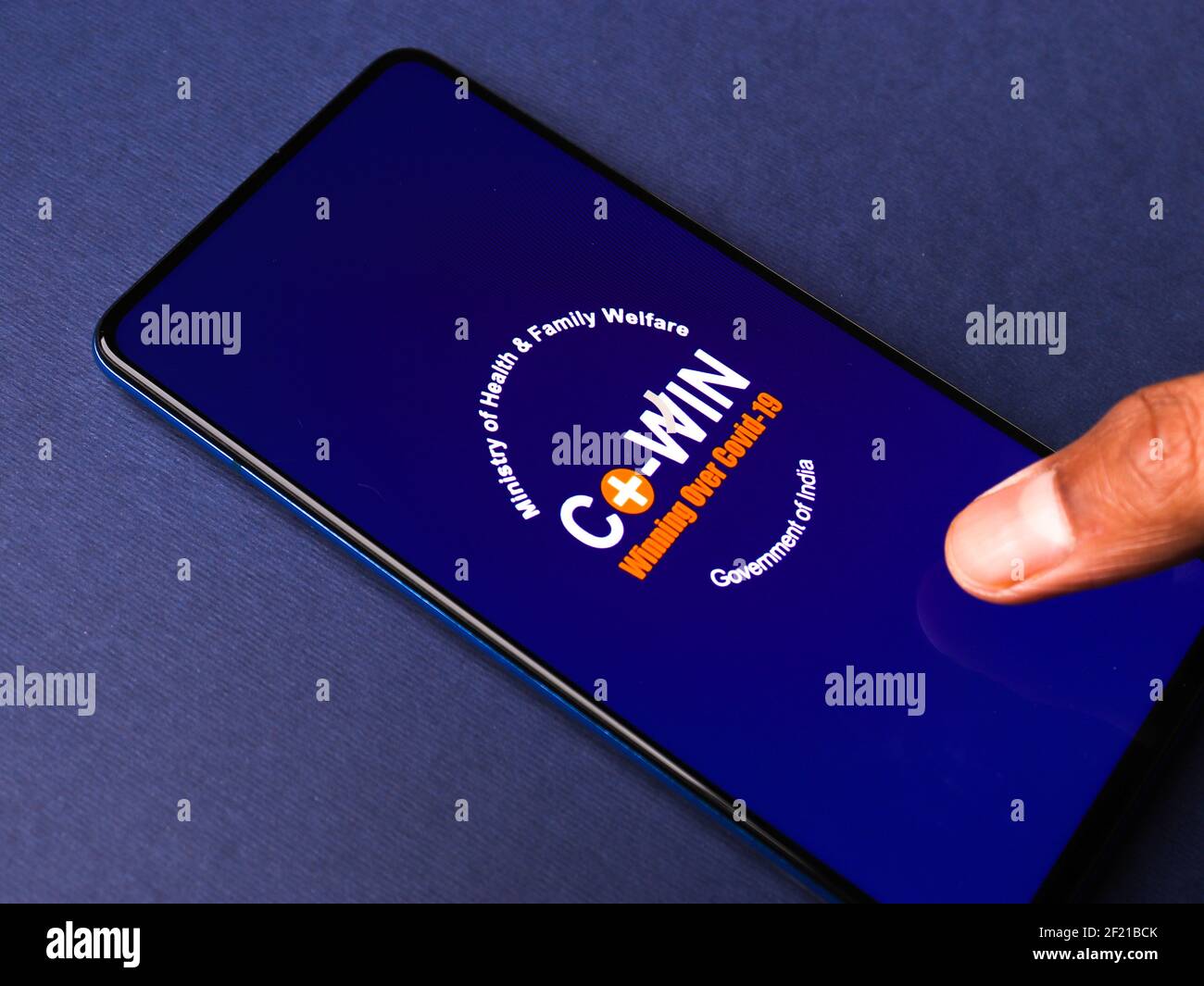 Assam, inde - 10 mars 2021 : logo de l'application CoWIN sur l'écran du téléphone. Banque D'Images