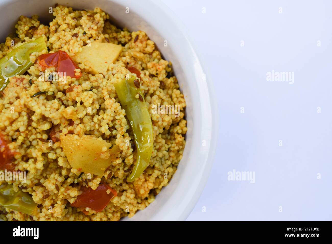 Plat traditionnel indien de recette de nourriture à jeun appelé Bhagar fait maison de céréales de riz de millet de Barnyad. Également connu sous le nom de samo ou sama pulao riz khichdi. Fermer Banque D'Images