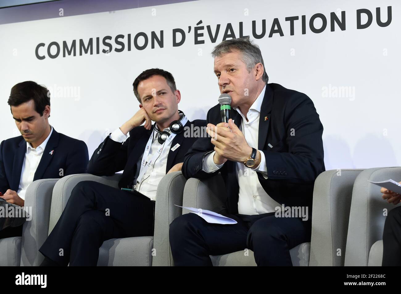 Conseiller régional en charge du projet Paris 2024 Pierre-Yves Bournazel et Thierry Rey répondent aux médias au cours de la 2ème journée de visite de la Commission d'évaluation du CIO à Paris, le 14 mai 2017 - photo Jean-Marie Hervio / KMSP / DPPI Banque D'Images