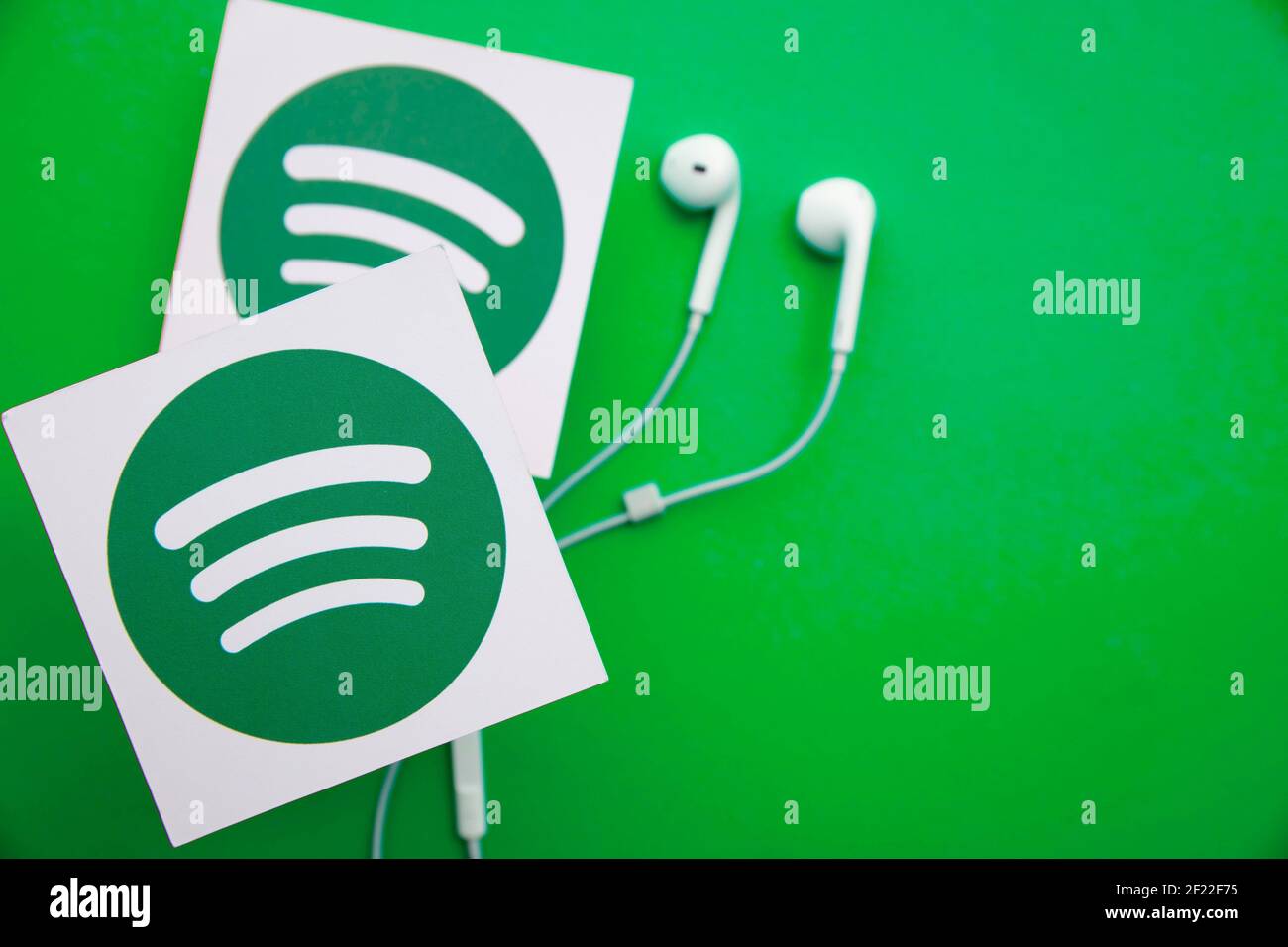 LONDRES, Royaume-Uni - mars 2021 : logo du service de musique et de diffusion audio Spotify Banque D'Images