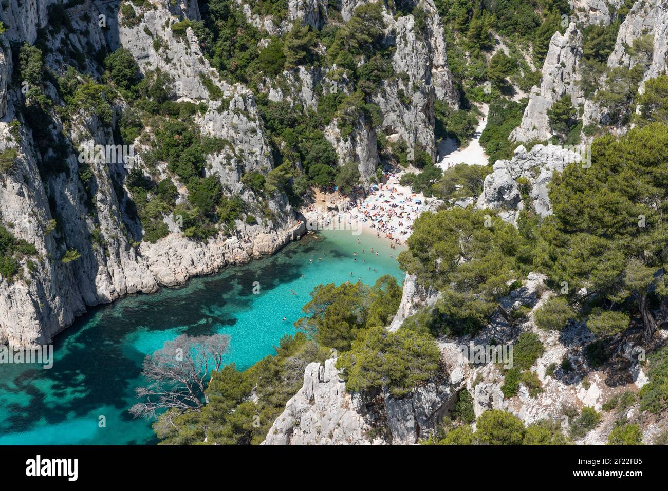 Belle baie dans le parc national des calaques à la mer méditerranée en France, en Europe Banque D'Images