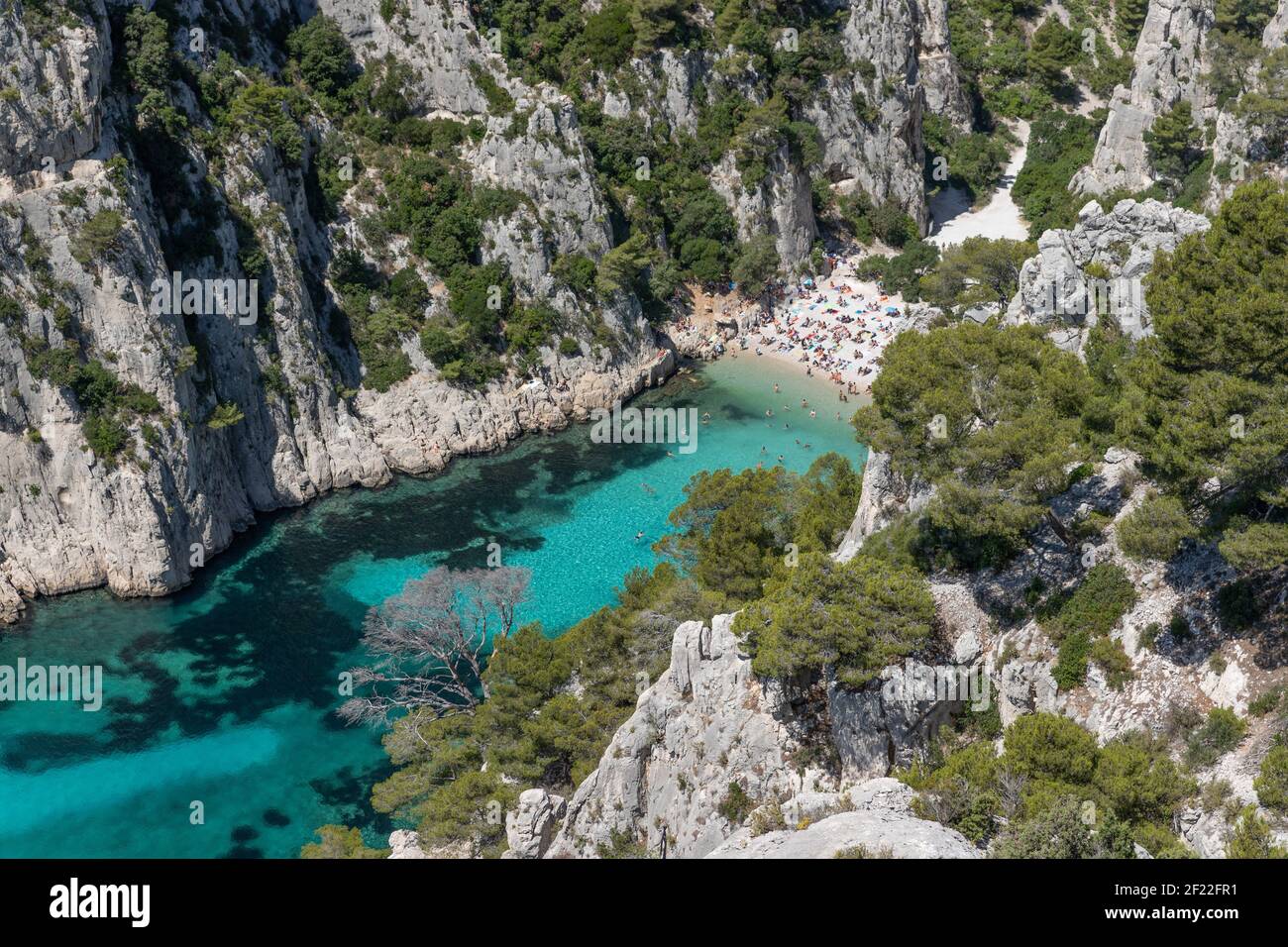 Belle baie dans le parc national des calaques à la mer méditerranée en France, en Europe Banque D'Images