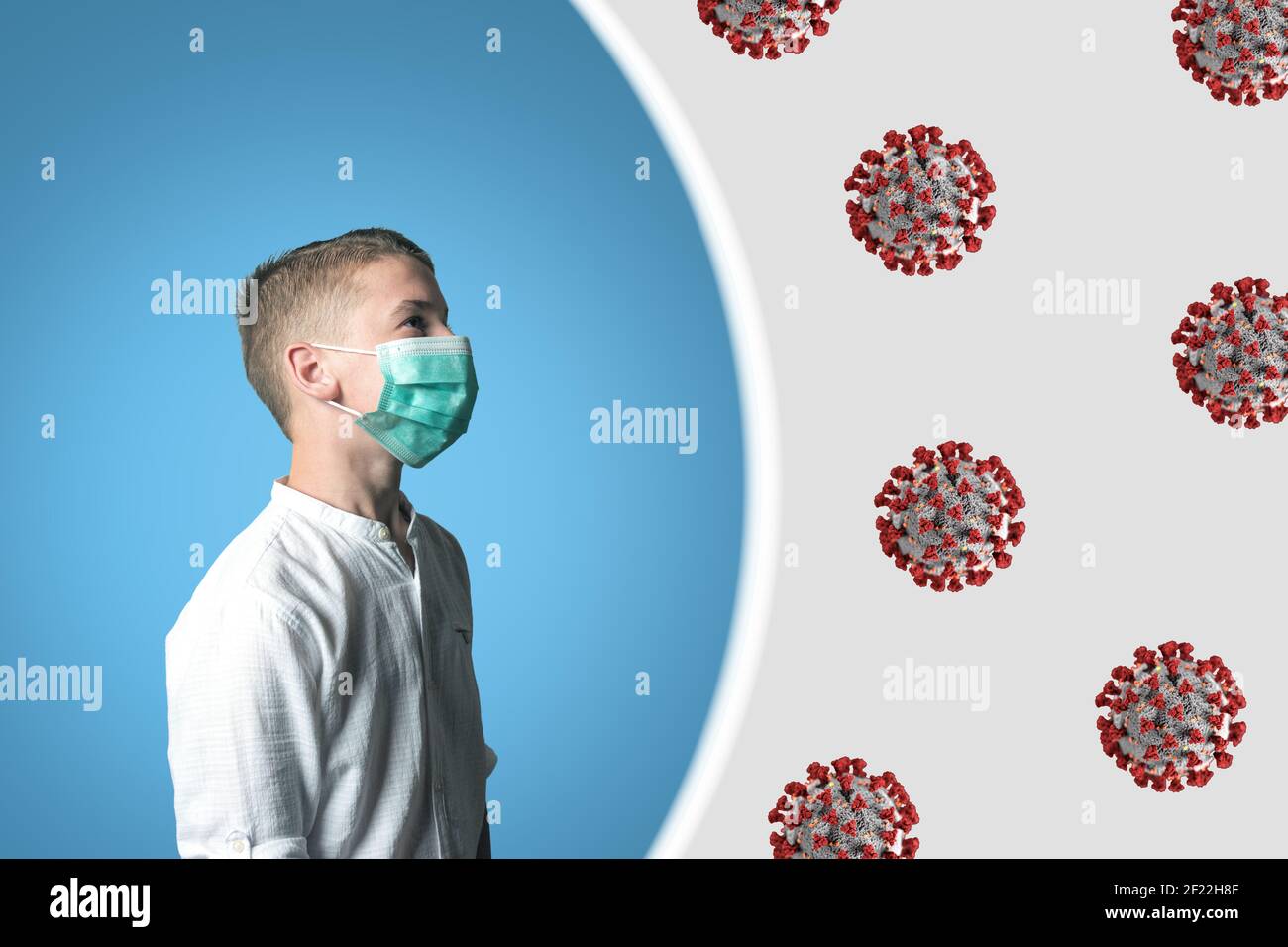 Garçon dans un masque médical sur son visage sur fond clair. Virus épidémique 2019-nCoV syndrome respiratoire. Concept de médecine. Banque D'Images