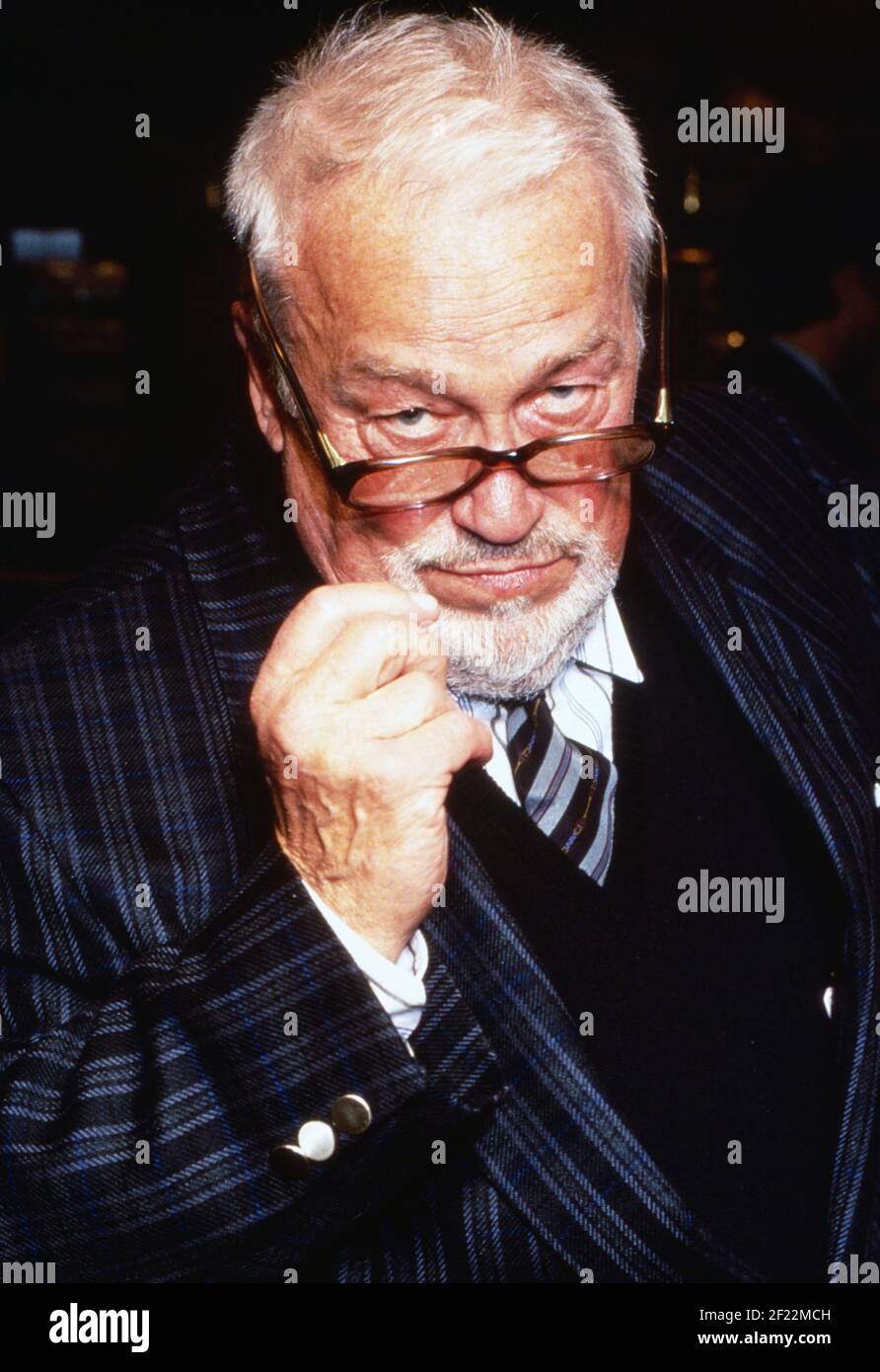 Regeisseur Rolf Olsen beim Empfang 'Die große Freiheit' auf dem Schiff 'Rickmer Rickmers im Hafen Hamburg, Deutschland 1991. Banque D'Images