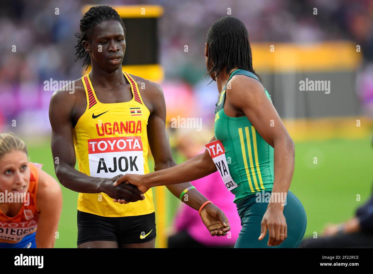 Docus Ajok (UGA) et Caster Semenya (RSA) se disputent 800 mètres de femmes lors des Championnats du monde d'athlétisme 2017, au stade olympique, à Londres, Royaume-Uni, jour 8, Le 11 août 2017 - photo Julien Crosnier / KMSP / DPPI Banque D'Images