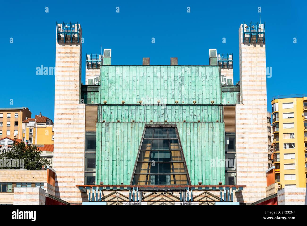 Santander, Espagne - 13 septembre 2020 : Palacio de Festivales ou Palais des fêtes, un célèbre théâtre de la baie de Santander conçu par l'architecte d'Oiza Banque D'Images