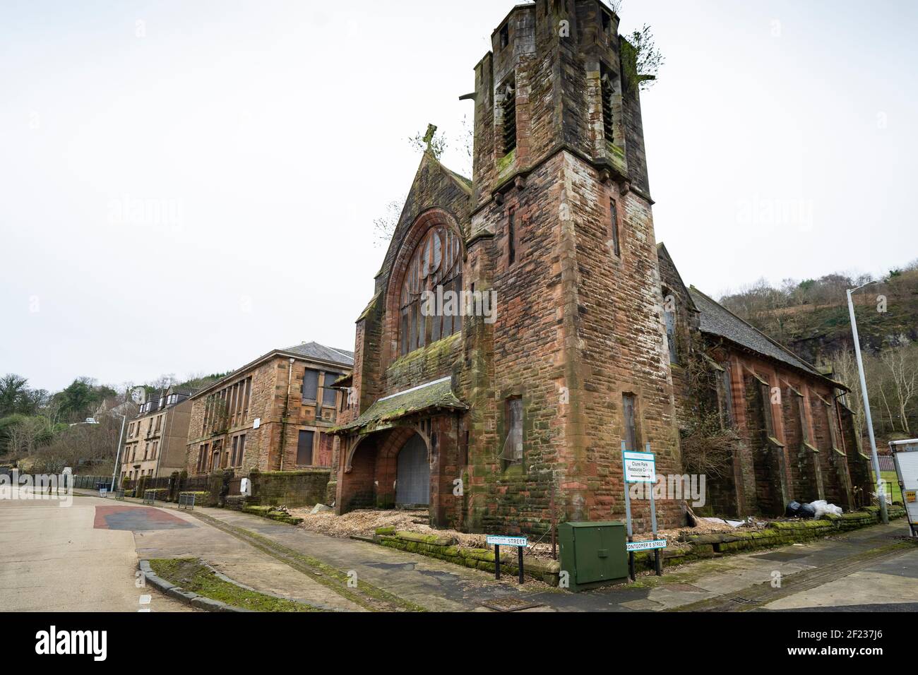 Vue sur le logement abandonné au parc Cune à Port Glasgow, Inverclyde. Le logement de la tente doit être démoli et redéveloppé. Écosse, Royaume-Uni Banque D'Images