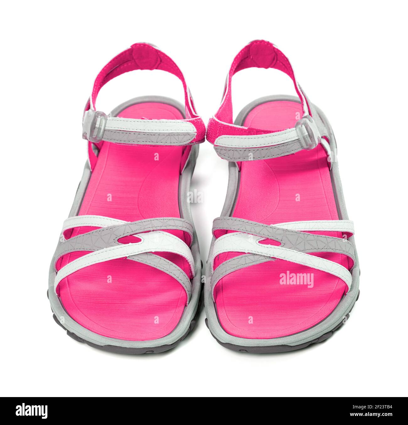 Paire de sandales d'été pour femmes. Isolé sur fond blanc. Vue avant. Banque D'Images