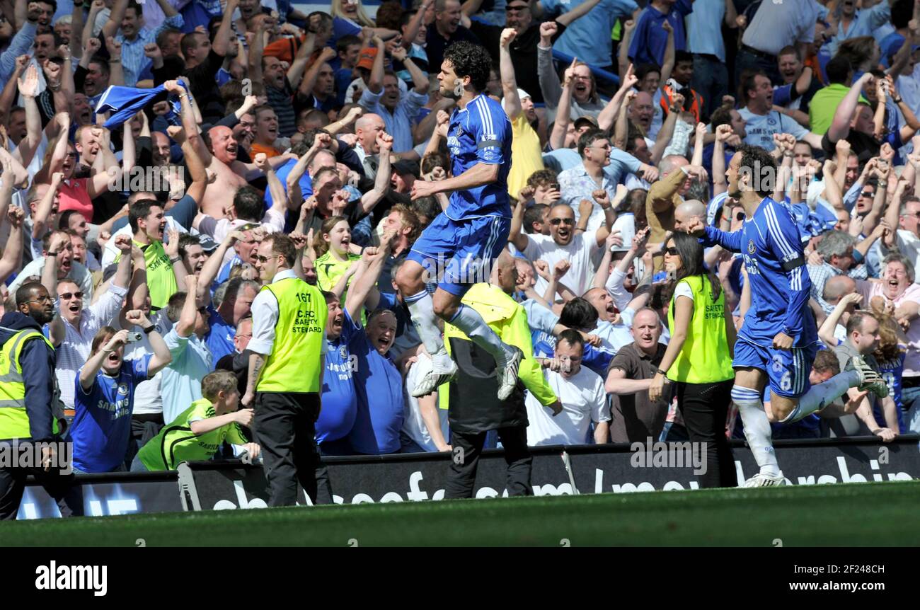 CHELSEA V MAN UTD. MICHAEL BALLACK APRÈS AVOIR OBTENU LA PÉNALITÉ. 26/4/2008 PHOTO DAVID ASHDOWN Banque D'Images