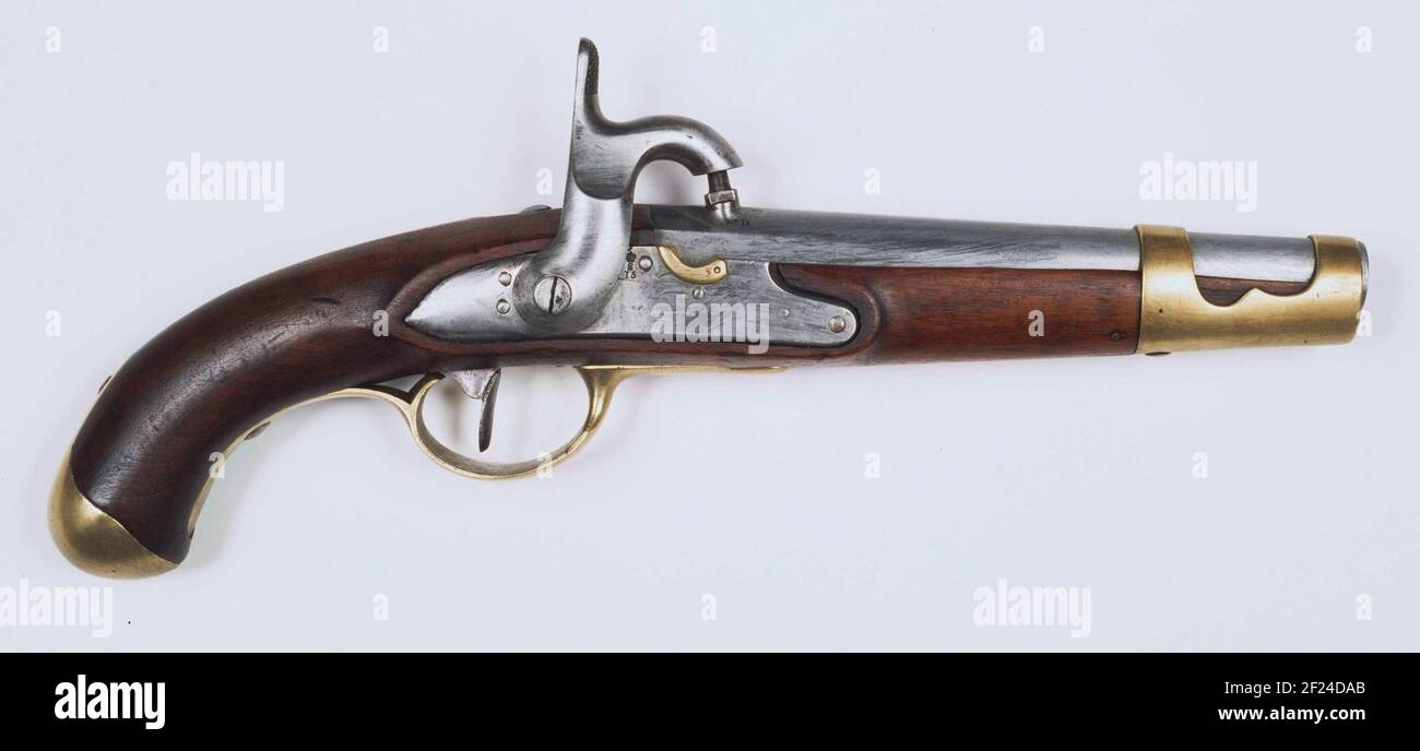 Percussion armée modèle de piste M 1815.percussion armée modèle de piste M 1815. Boucle : boucle lisse et ronde, qui passe la pièce dans une section à cinq côtés. Une cheminée à percussion est fermée en haut de la chambre. Sur la queue de la boucle: M.1815. Fente : verrouillage de la batterie d'origine à fente. Le laiton Kruitpan a été scié. Le verrou est marqué : 15, S et Ekroon l'un sur l'autre. Bois: Noyer. Pâte: Laiton: À l'avant du tiroir se trouve un manchon ouvert, qui sert à confirmer la boucle; contre-plaque; support de déclenchement; Kolfkap. Banque D'Images
