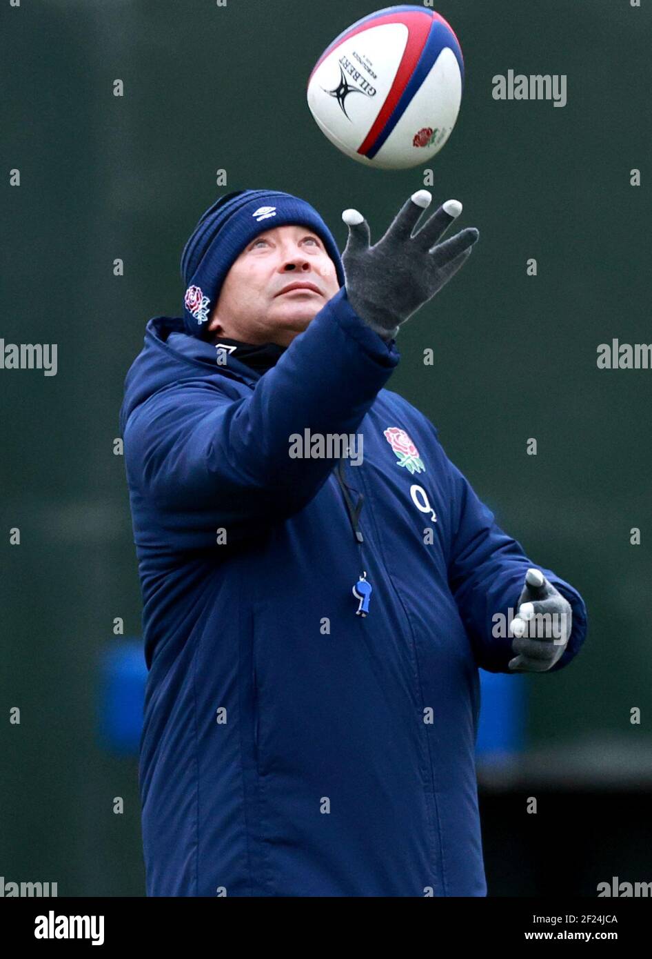 Eddie Jones, entraîneur-chef d'Angleterre, lors d'une séance d'entraînement à l'hôtel Lensbury, Teddington. Date de la photo: Mercredi 10 mars 2021. Banque D'Images