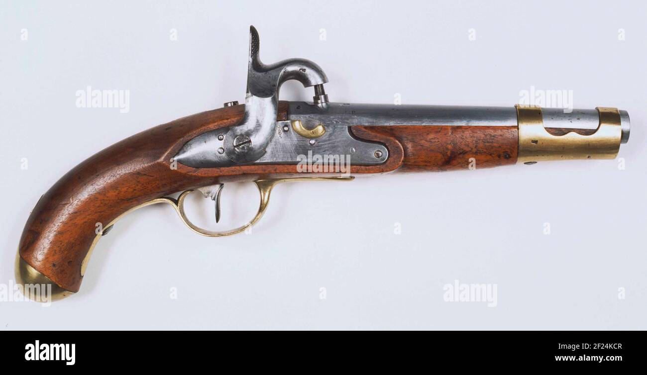 Percussion armée modèle de piste M 1815.percussion armée modèle de piste M 1815. Boucle : boucle lisse et ronde, qui passe la pièce dans une section à cinq côtés. Une cheminée à percussion est fermée en haut de la chambre. Sur le cours la marque: 1816, GP et est (couronne au-dessus). Fente : verrouillage de la batterie d'origine à fente. Le laiton Kruitpan a été scié. Le verrou est marqué : 5, B et la couronne l'une au-dessus de l'autre, et W (couronne au-dessus). Bois: Noyer. Pâte : laiton. À l'avant du plateau se trouve un tube ouvert, qui sert à confirmer la boucle; contre-plaque; support de déclenchement; Kolfkap. Banque D'Images