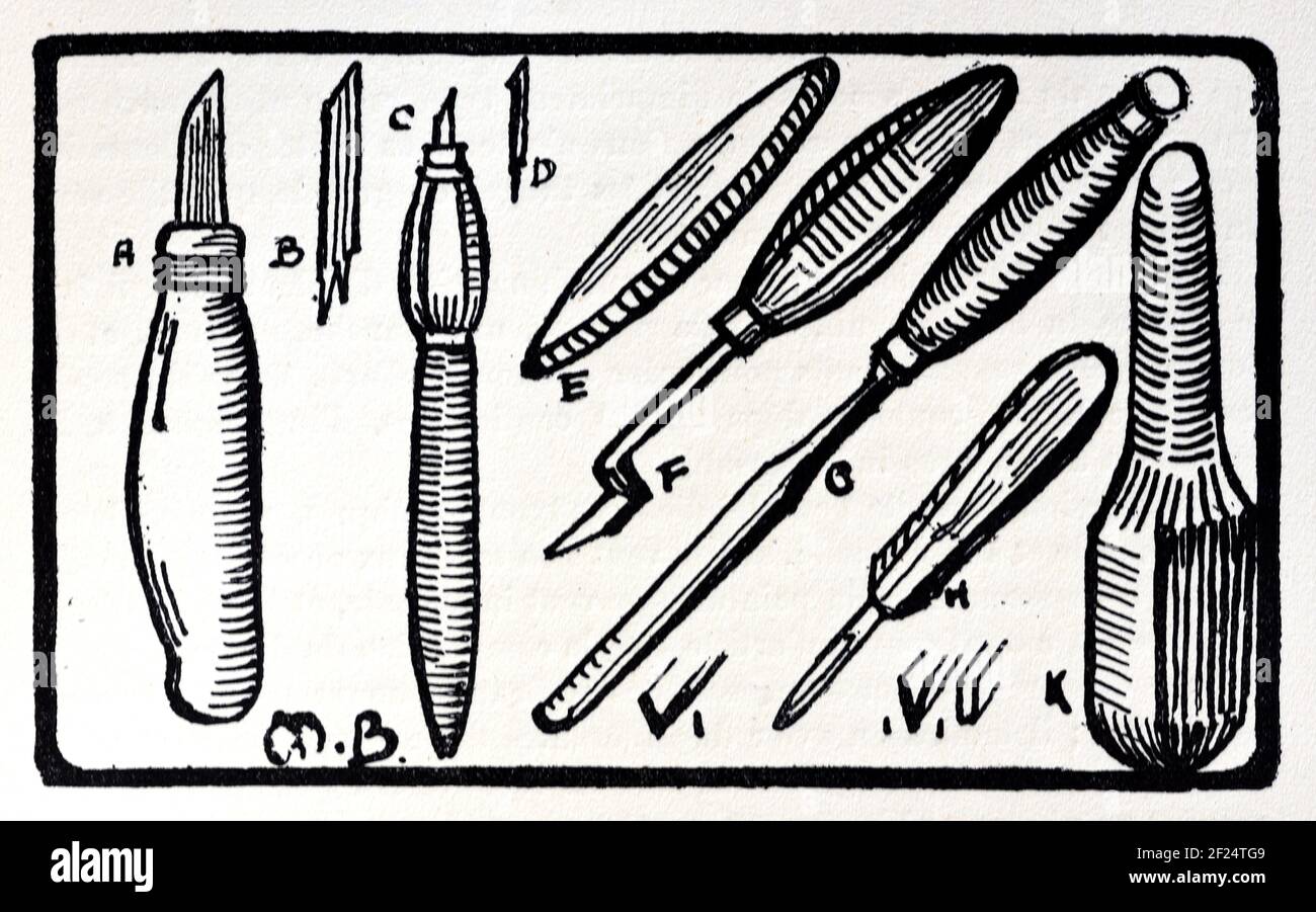 Outils de gravure de bois, y compris les gouges, les burins, les couteaux et la meule ou le graver d'un engraver. Vintage Woodblock Print ou Woodcut par Maurice Busset c1925 Banque D'Images