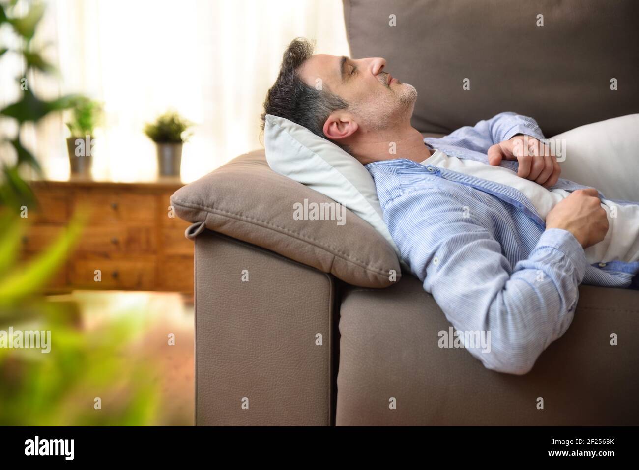 Faire La Sieste Au Soleil Banque D Image Et Photos Alamy