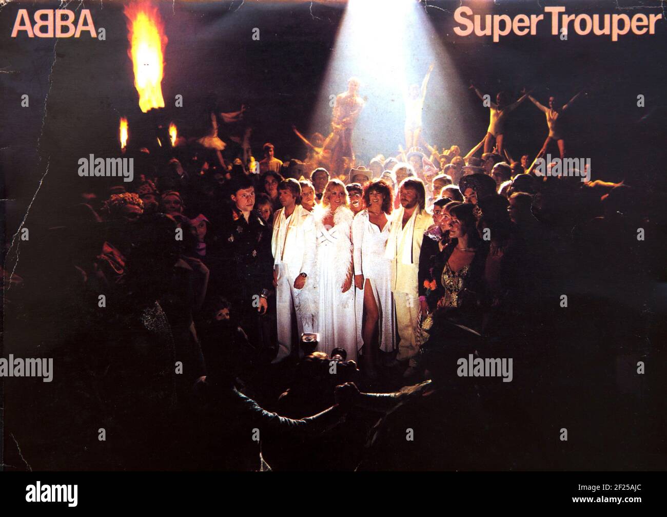 BELGRADE, SERBIE - 23 OCTOBRE 2019 : couverture de l'album vinyle Super Trouper de ABBA. C'est leur septième album studio sorti le 3 novembre 1980. Banque D'Images