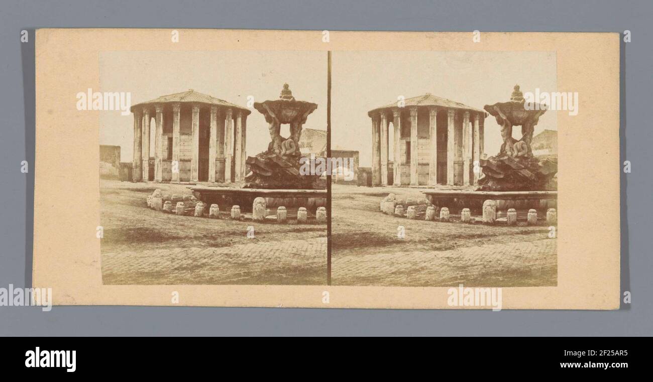 Temple d'Hercules Invictus, avec la Fontana Dei Tritoni au premier plan .. Banque D'Images