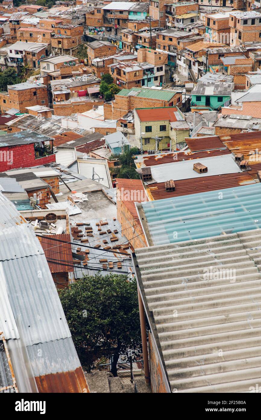 MEDELLIN, COLOMBIE - 12 SEPTEMBRE 2019 : Comuna 13 à Medellin, Colombie. Autrefois connu comme le Barrio le plus dangereux de Colombias, aujourd'hui le tour de graffiti est l'un de Banque D'Images