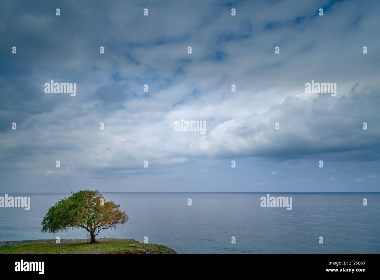 Vue sur le village grec traditionnel de Milatos, Crète, Grèce. Banque D'Images
