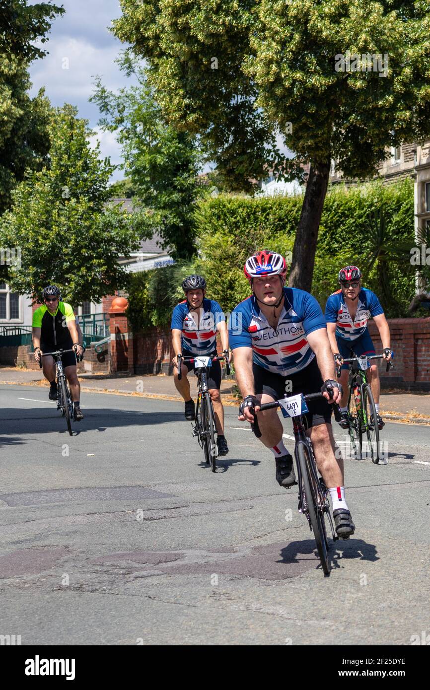 CARDIFF, PAYS DE GALLES/Royaume-Uni - JUILLET 8 : les cyclistes participant à l'événement Vélothon à Cardiff, pays de Galles, le 8 juillet 2018. Quatre unident Banque D'Images