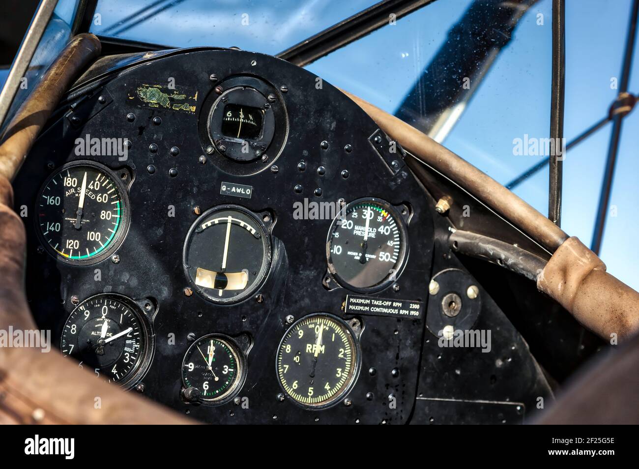 Cockpit d'un Boeing Stearman 75 1942 Biplan Banque D'Images