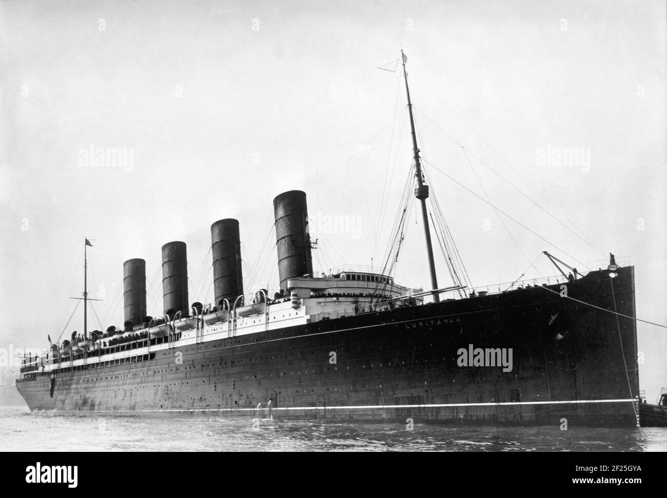 Lusitania. RMS Lusitania entrant dans le port, vers 1907-1913 Banque D'Images