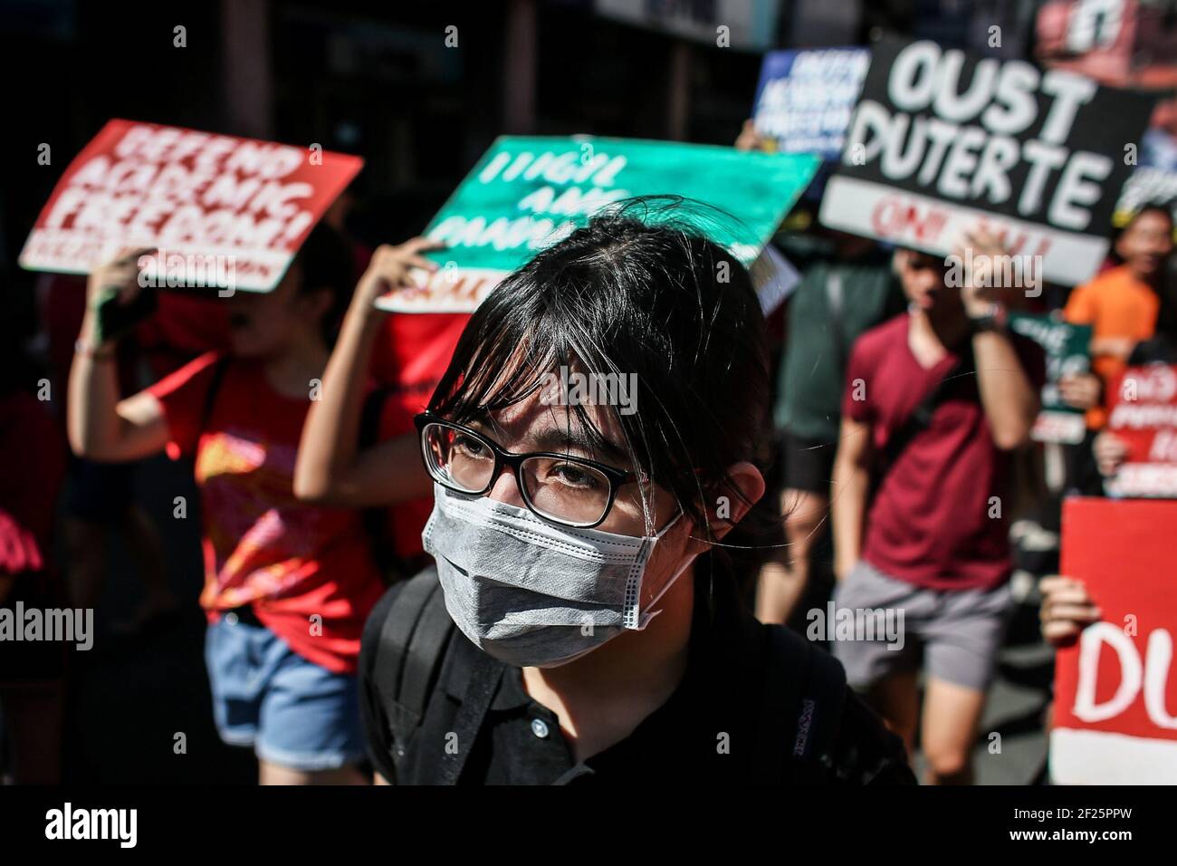 Divers groupes militants appellent à l'expulsion du Président Rodrigo Duterte près du Palais Malacanang à Manille, Philippines. Banque D'Images