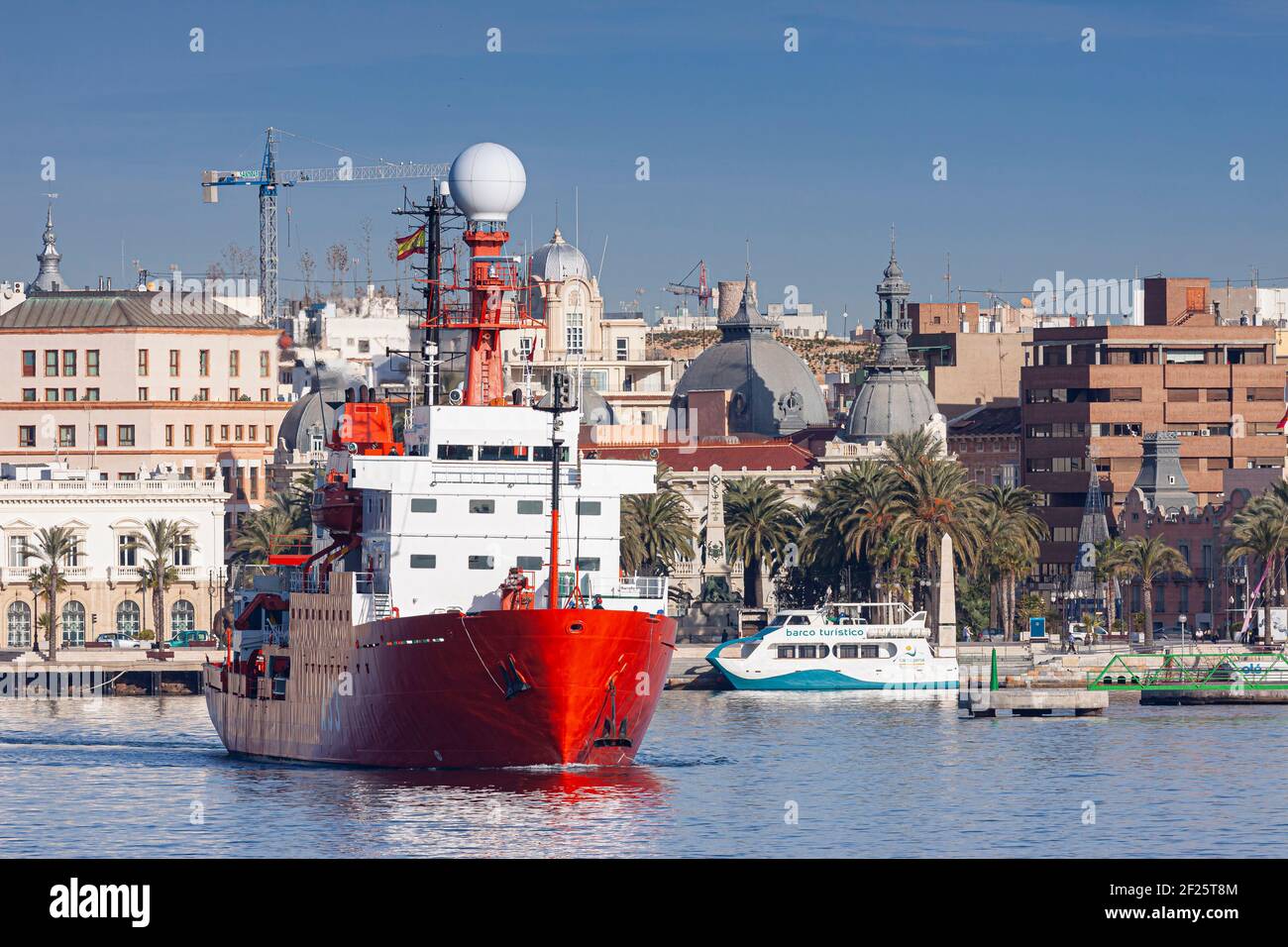 Navire océanographique de la Marine espagnole partant du port de Cartagena. ABEL F. ROS/ALAMY Banque D'Images