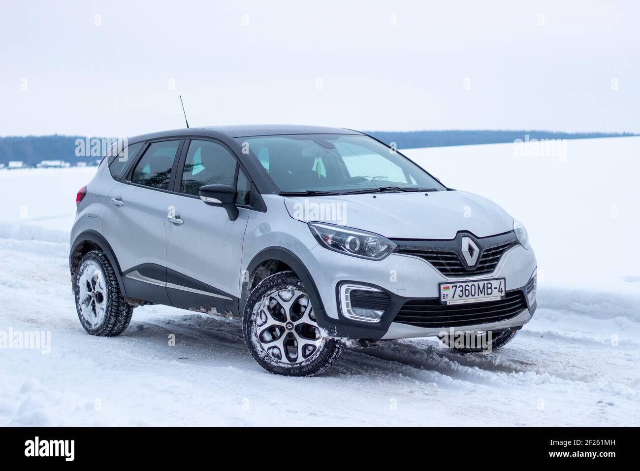 Grodno, Belarus-01.31.2021 : Renault Capture ou Renault Captur SUV sur  route d'hiver Photo Stock - Alamy