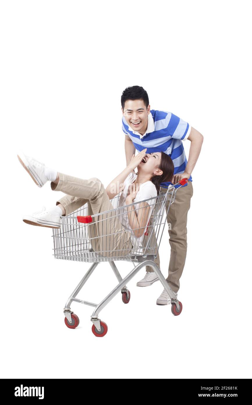 Un jeune couple heureux font du shopping Banque D'Images