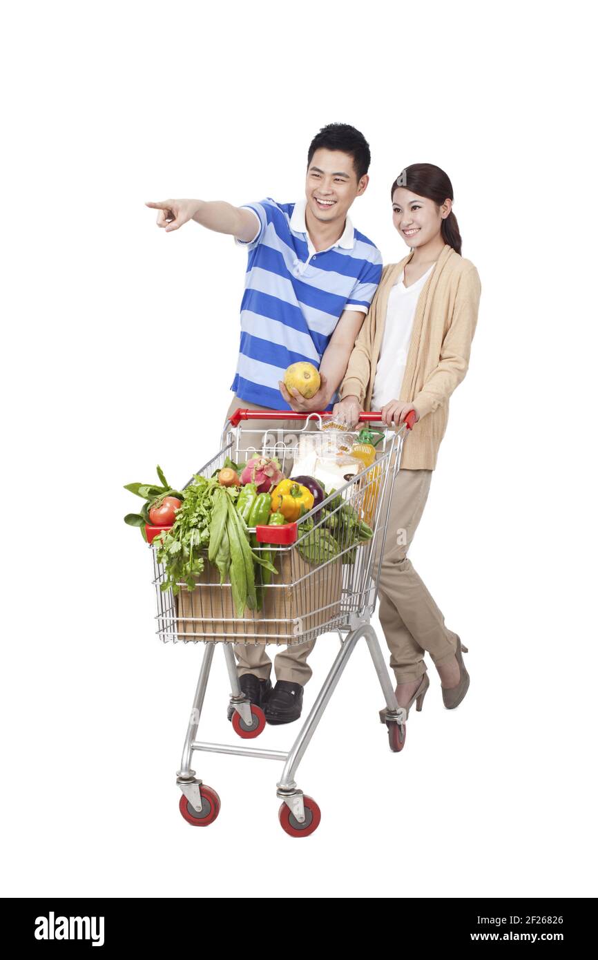 Un jeune couple heureux font du shopping Banque D'Images