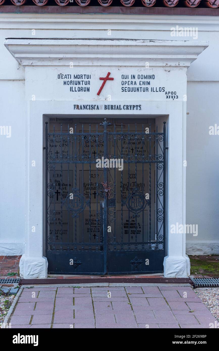 Entrée du mausolée avec entrée de la Croix-Rouge Banque D'Images