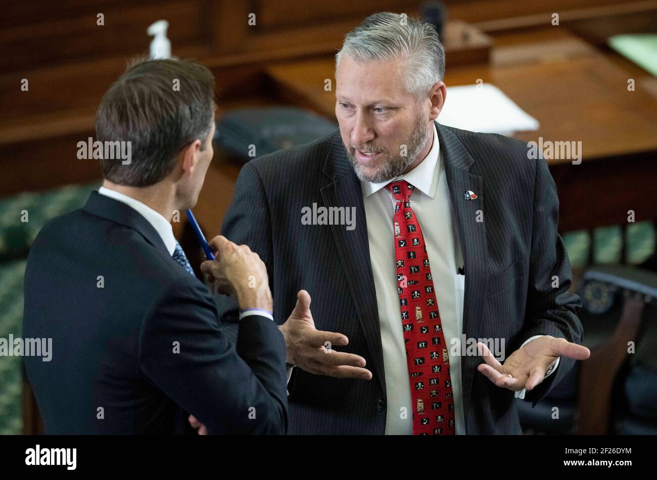 Austin, Texas États-Unis 9 mars 2021: Des sénateurs du Texas, dont le sénateur Drew Springer, R-Muenster, se concerteront avec des collègues lors d'une session de la 87e législature du Texas. ©Bob Daemmrich Banque D'Images